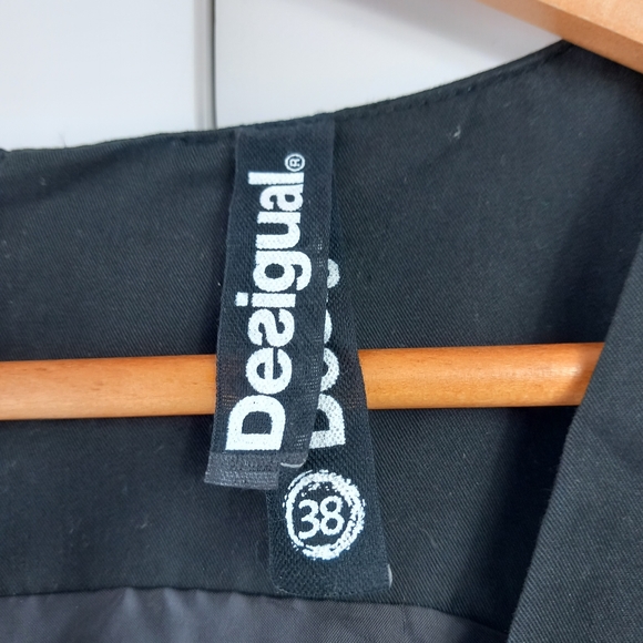 Desigual Black Fitted Dress Size 10 Embroidered Floral BNWT - Picture 6 of 15